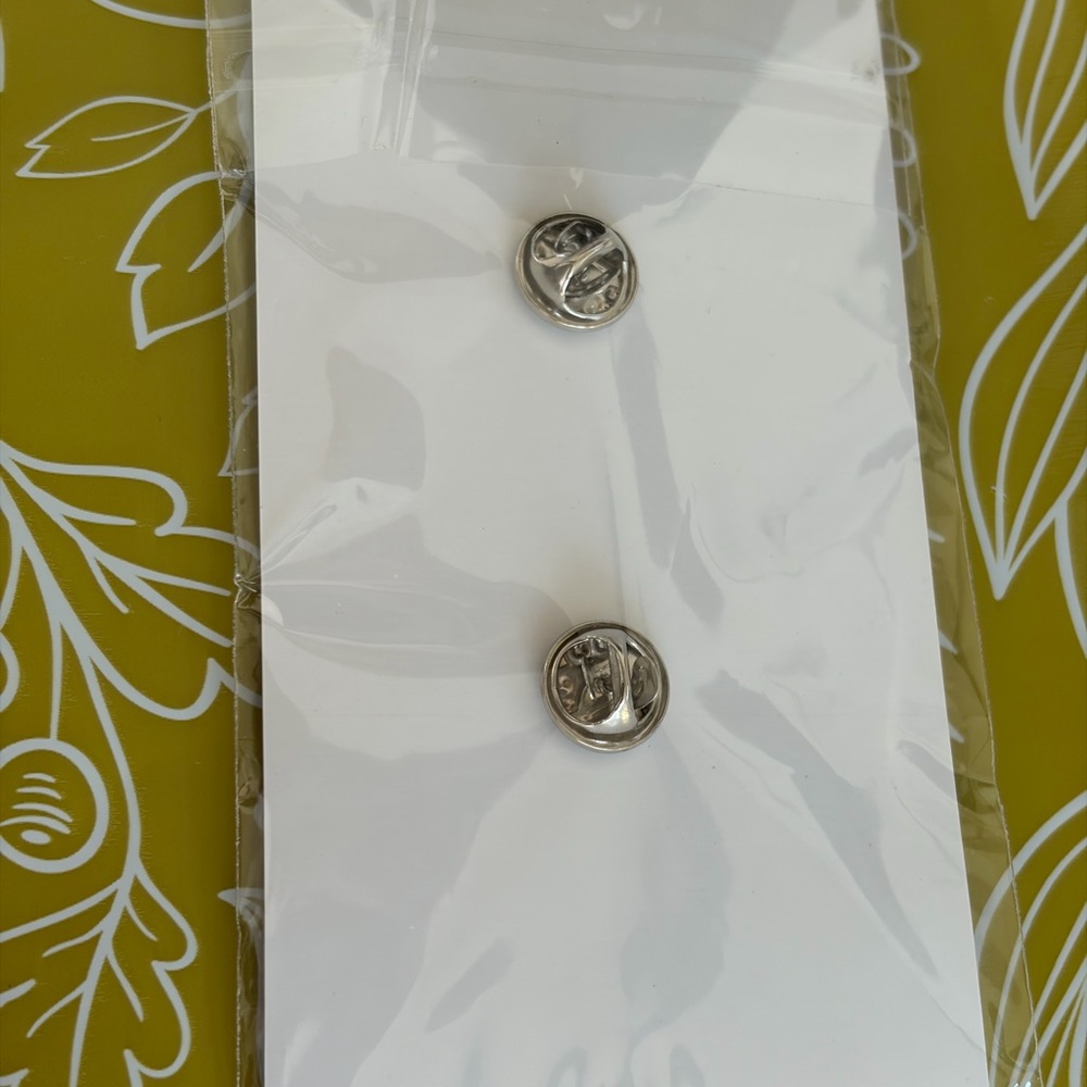 ⭐️ Naomi Otsu x Adidas ⭐️ Pins Pin Set - Green and White Christmas - Picture 2 of 2